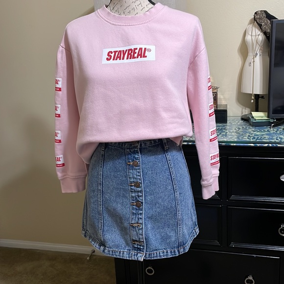 Stay Real Logo Sweatshirt - Picture 8 of 10